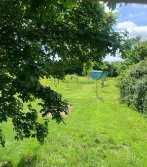 Woodpecker Shepherd Hut with private facilities Newmarket CB8